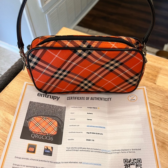 Pre-Loved Authentic Burberry Pochette - Picture 2 of 8